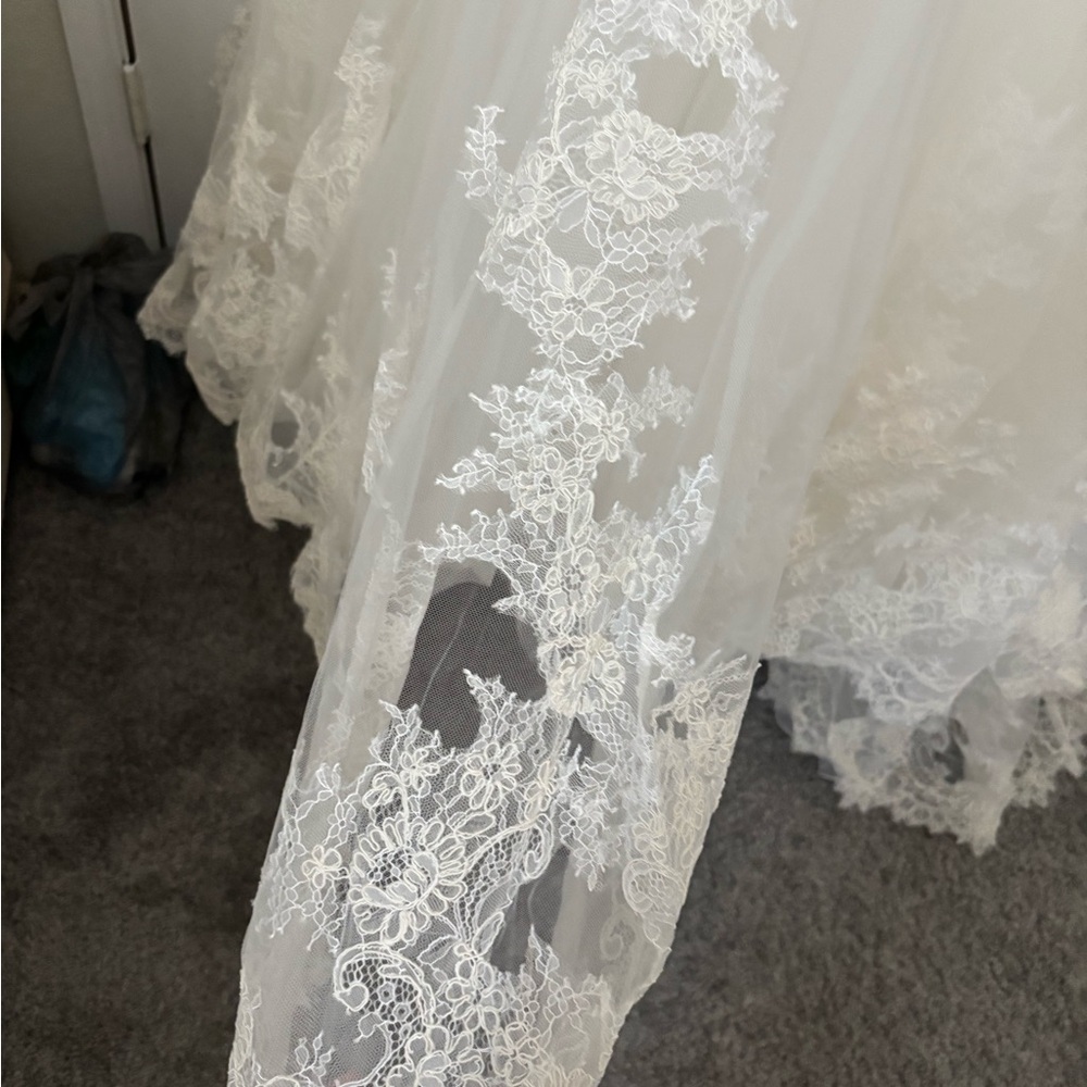 NWT Elegant White Lace Wedding Dress - Picture 5 of 10